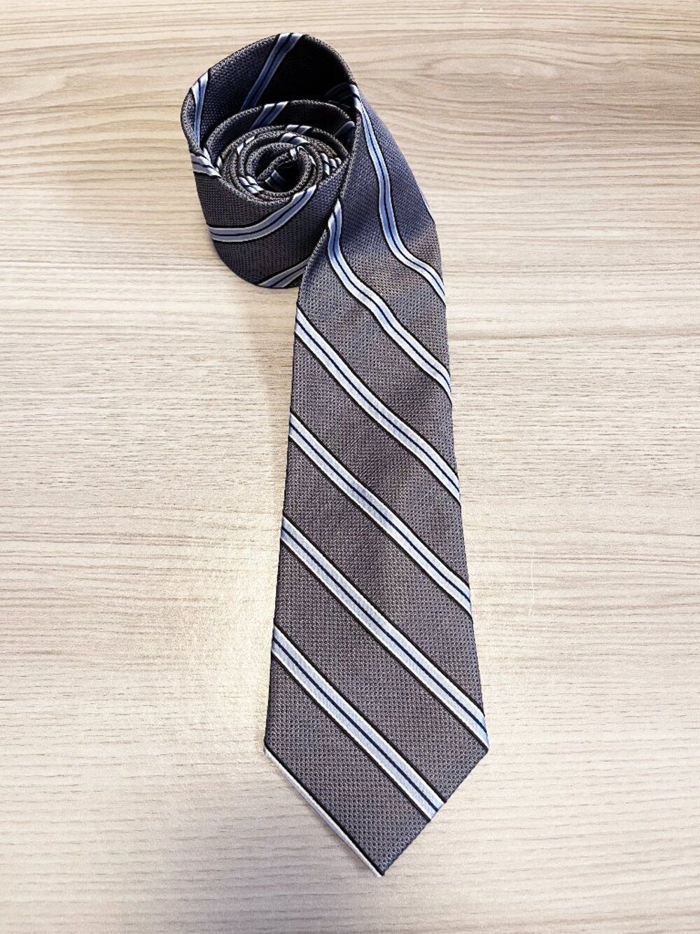 Jos A Bank Reserve Men’s Silk XL Tie Gray Blue Striped Classic Necktie Office